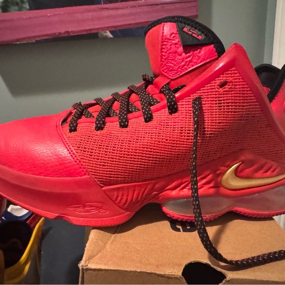 Nike Red Sneakers with Gold Swoosh - Picture 4 of 4